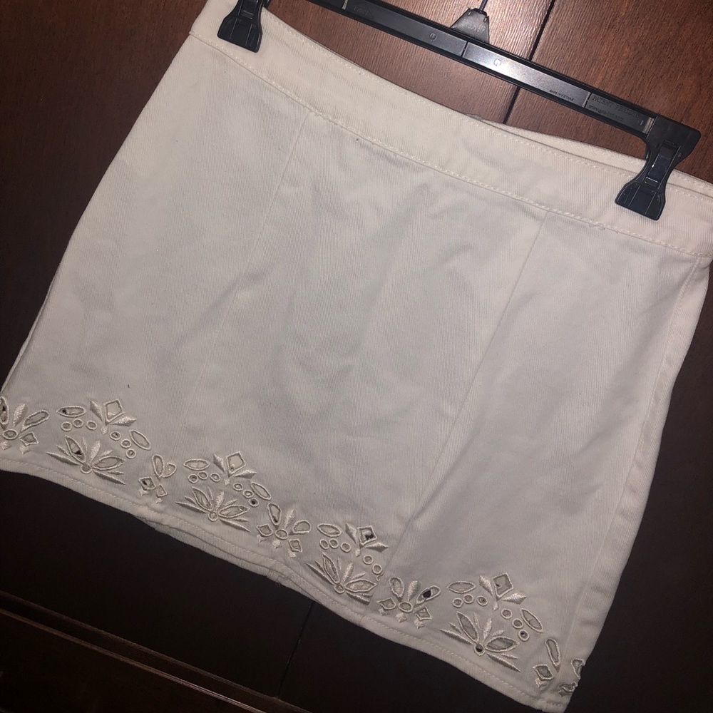 Pacsun White Skirt with Floral Design Hem